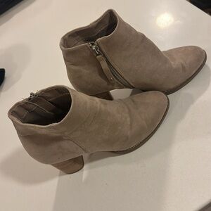 DV - Women's Beige Ankle Bootie Size 6.5